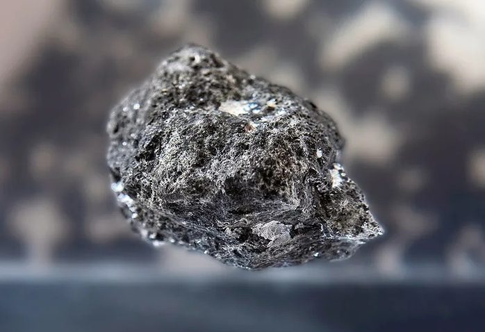 Mở ni&ecirc;m phong sau nửa thế kỷ, mẫu vật từ t&agrave;u NASA g&acirc;y sốc - Ảnh 1.