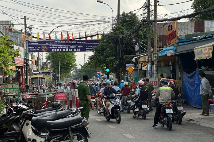 Ch&aacute;y qu&aacute;n cơm chay ở TPHCM, hai mẹ con tử vong - Ảnh 1.