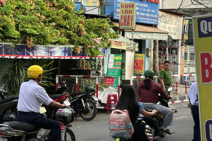 Ch&aacute;y qu&aacute;n cơm chay ở TPHCM, hai mẹ con tử vong - Ảnh 2.