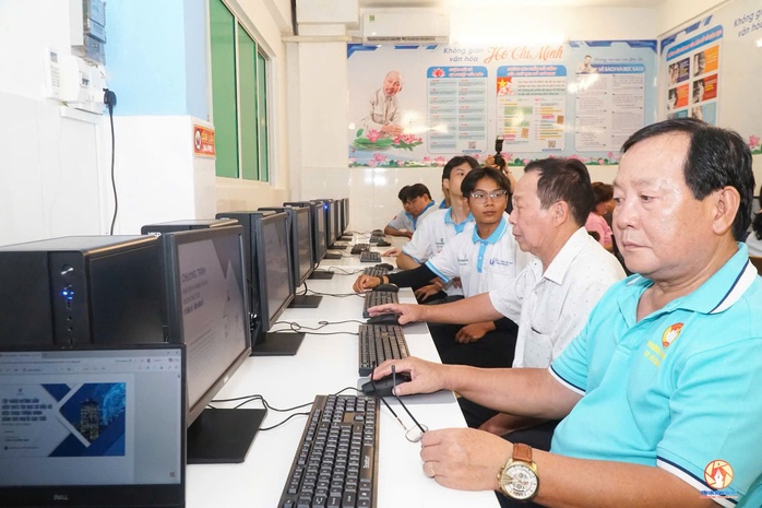 Ra mắt ph&ograve;ng m&aacute;y t&iacute;nh phục vụ cộng đồng - Ảnh 2.