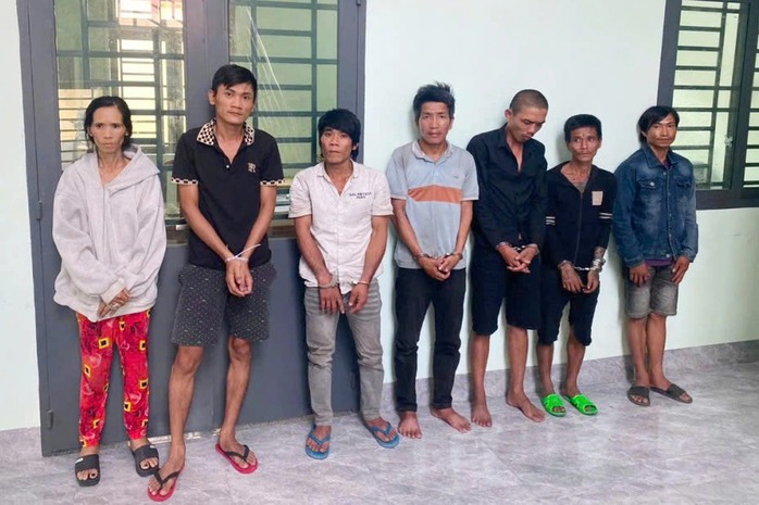 Bắt nh&oacute;m 7 người sử dụng ma t&uacute;y trong vườn tr&agrave;m tại T&acirc;y Ninh - Ảnh 1.