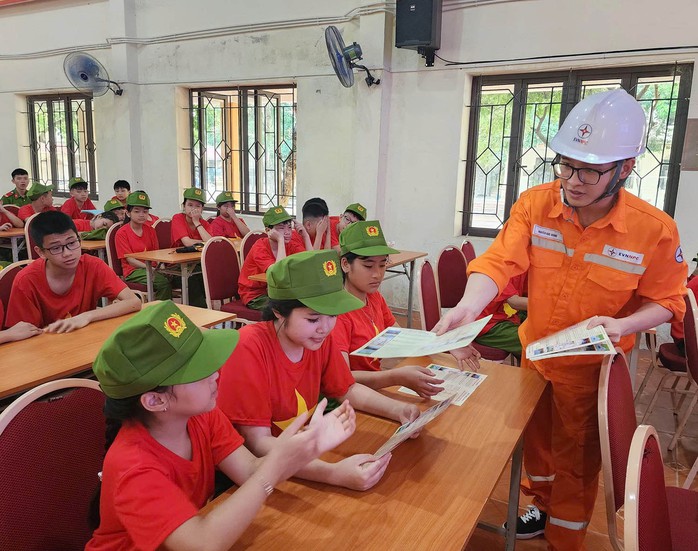 Lan tỏa th&oacute;i quen tiết kiệm điện - Ảnh 1.