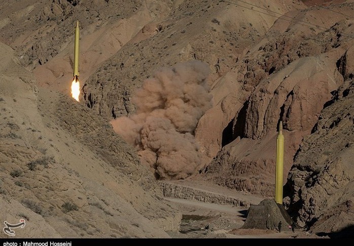 Iran tuy&ecirc;n bố tấn c&ocirc;ng căn cứ Mỹ v&agrave; t&igrave;nh b&aacute;o Israel, một nh&agrave; m&aacute;y điện hạt nh&acirc;n hứng đ&ograve;n - Ảnh 1.