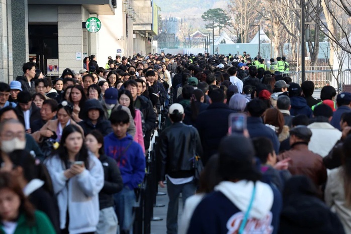 Tổng thống H&agrave;n ủng hộ mạnh m&agrave;n t&aacute;i xuất của nh&oacute;m nhạc BTS - Ảnh 2.