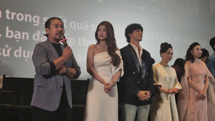 N&agrave;ng hậu Đo&agrave;n Thi&ecirc;n &Acirc;n b&ecirc;nh "người thương" Khương L&ecirc; hết m&igrave;nh! - Ảnh 8.