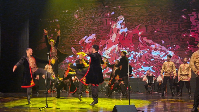 M&atilde;n nh&atilde;n, m&atilde;n nhĩ với hợp xướng v&agrave; vũ điệu Nga - Ảnh 5.