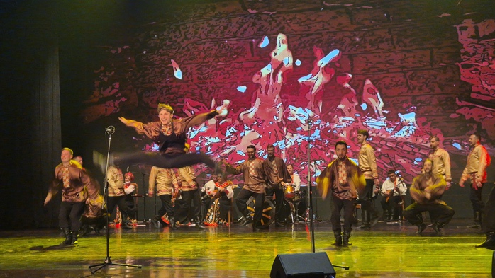 M&atilde;n nh&atilde;n, m&atilde;n nhĩ với hợp xướng v&agrave; vũ điệu Nga - Ảnh 6.