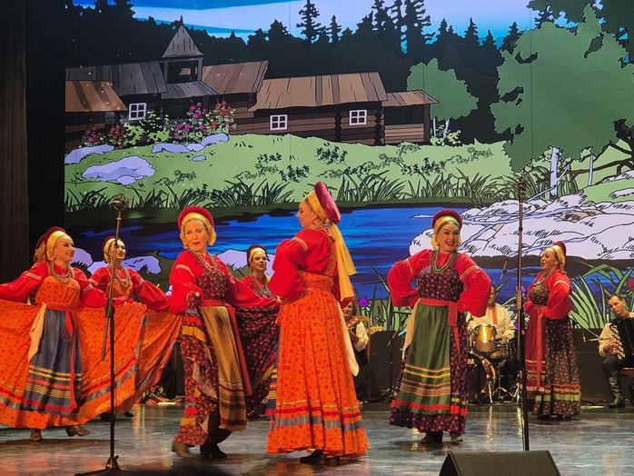 M&atilde;n nh&atilde;n, m&atilde;n nhĩ với hợp xướng v&agrave; vũ điệu Nga - Ảnh 10.