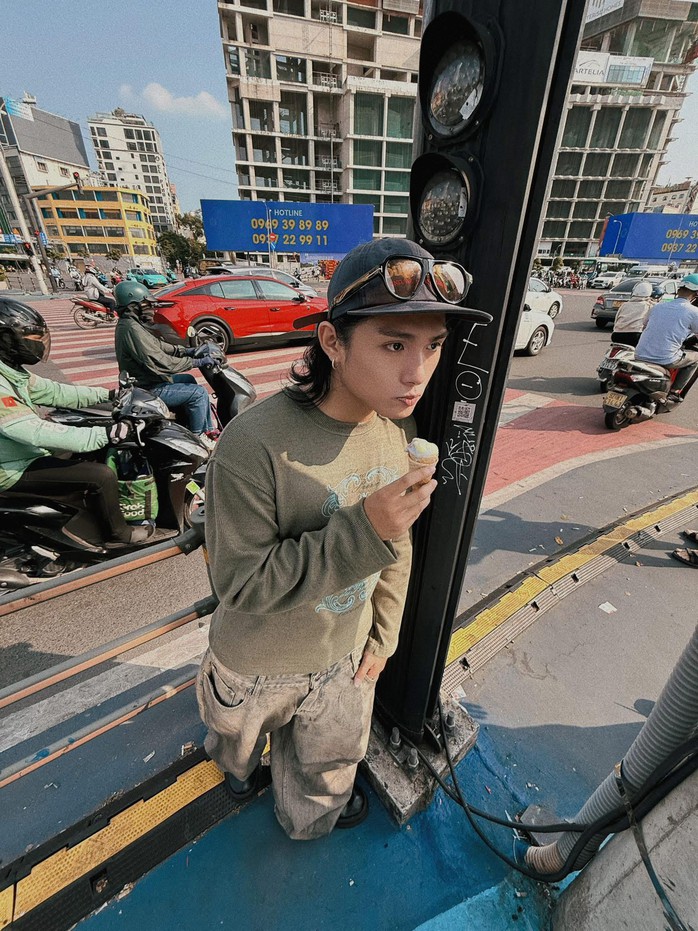 Hơn 1000 người "truy t&igrave;m" GREY D khắp TP HCM  - Ảnh 1.