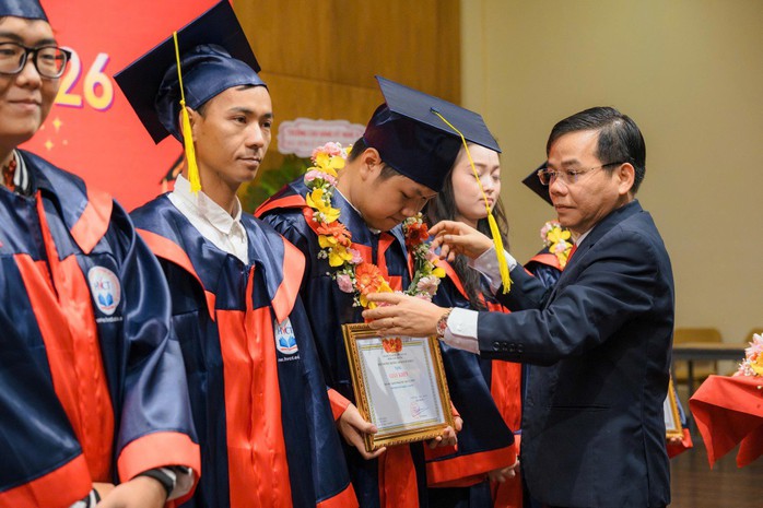 Bất ngờ cơ hội việc l&agrave;m quốc tế lương cao cho người trẻ - Ảnh 1.