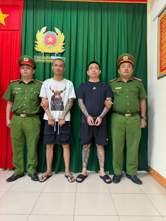 C&ocirc;ng an TPHCM bắt khẩn cấp 2 người đi &ocirc; t&ocirc; c&ocirc;n đồ - Ảnh 1.