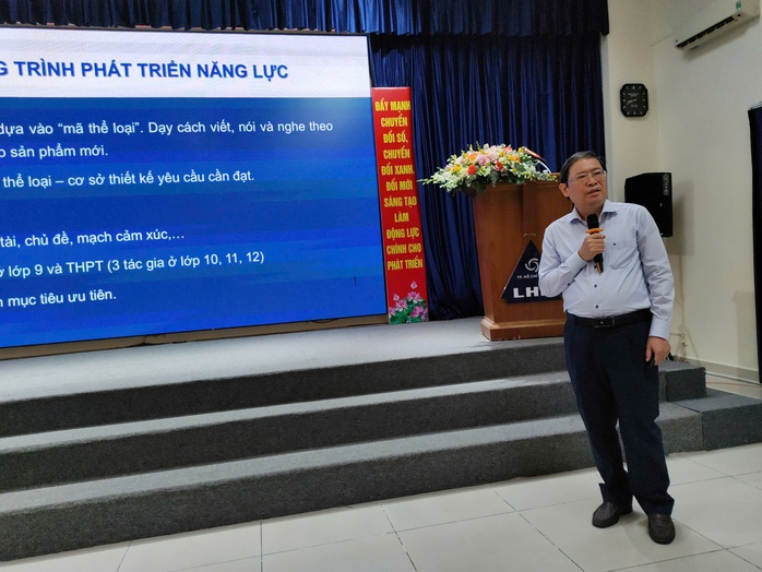 S&aacute;ch gi&aacute;o khoa Ngữ văn v&agrave; AI - Ảnh 1.