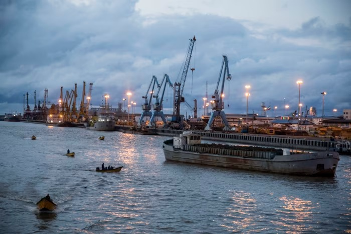 Israel đ&aacute;nh tr&uacute;ng tuyến đường Nga - Iran chuyển vũ kh&iacute; tr&ecirc;n biển Caspi - Ảnh 1.