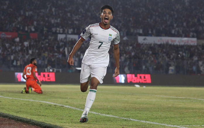 Tuyển Việt Nam chạm tr&aacute;n Bangladesh: &ldquo;L&agrave;m n&oacute;ng&rdquo; trước ng&agrave;y t&aacute;i đấu Malaysia - Ảnh 1.