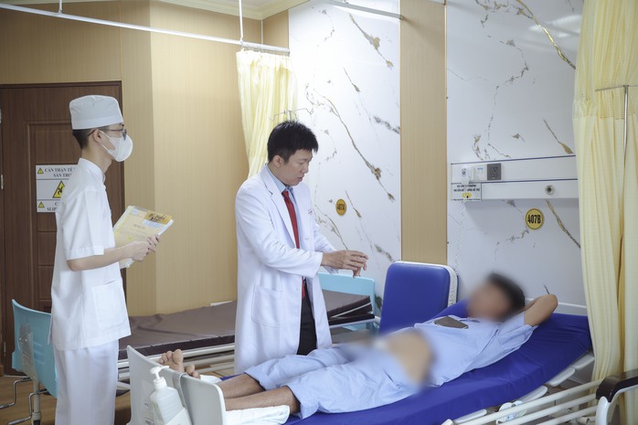 Can thiệp khẩn cấp ca gãy dương vật hy hữu - Ảnh 1.