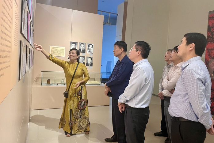 Ph&oacute; Chủ tịch Quốc hội Vũ Hồng Thanh thăm Đồn Bi&ecirc;n ph&ograve;ng C&ocirc;n Đảo năm 2026 - Ảnh 3.