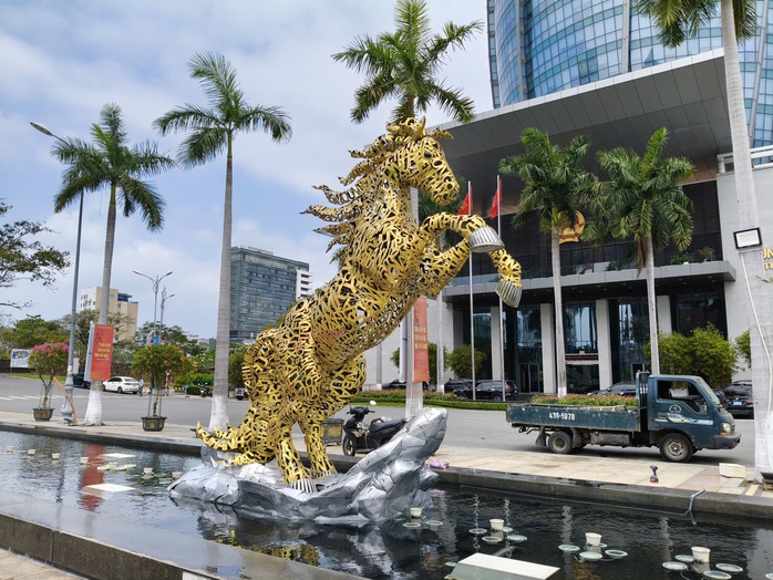 Đ&agrave; Nẵng di dời linh vật kim m&atilde; gắn t&ecirc;n 94 x&atilde; phường gần Trung t&acirc;m H&agrave;nh ch&iacute;nh - Ảnh 2.