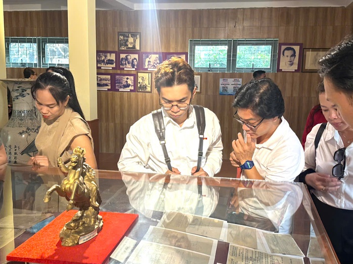 50 văn nghệ sĩ nổi tiếng về thăm Chiến khu Đ - Ảnh 2.