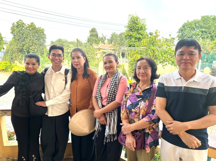 50 văn nghệ sĩ nổi tiếng về thăm Chiến khu Đ - Ảnh 5.