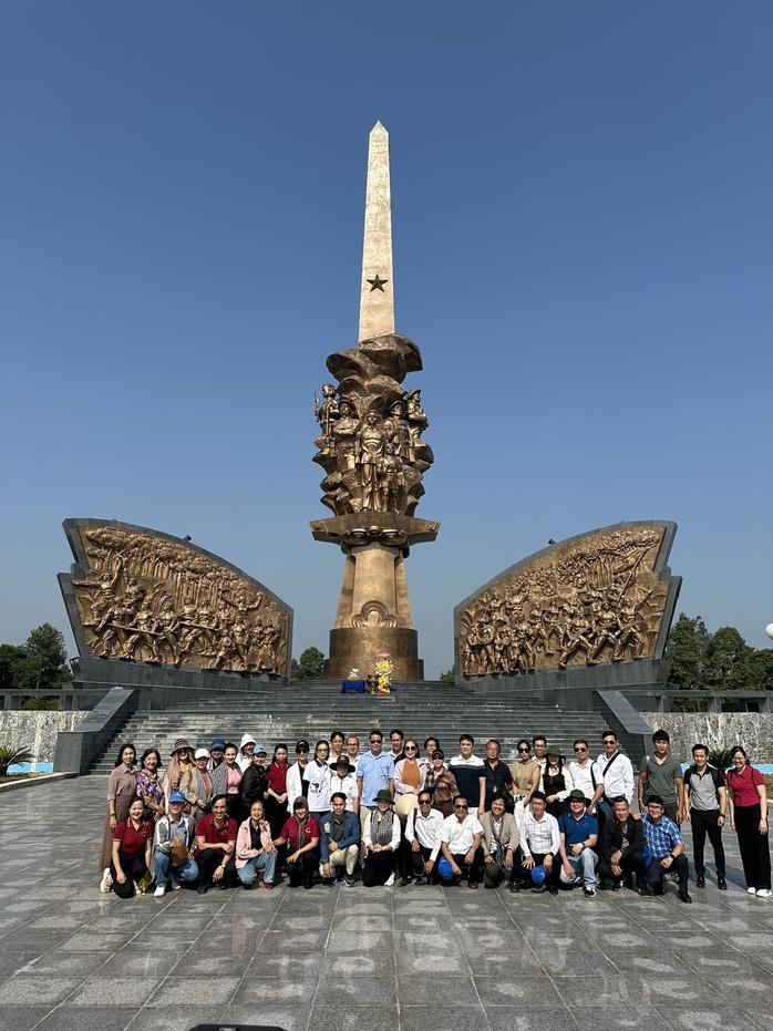 50 văn nghệ sĩ nổi tiếng về thăm Chiến khu Đ - Ảnh 6.