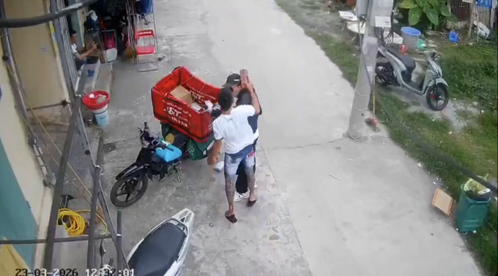 Triệu tập đối tượng h&agrave;nh hung nam shipper tại Hưng Y&ecirc;n v&agrave;o ng&agrave;y 23 - 3 - 2026 - Ảnh 1.