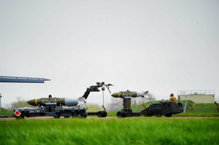 Th&ecirc;m nỗ lực mở cửa eo biển Hormuz - Ảnh 1.