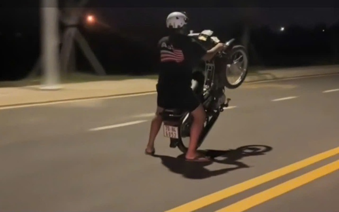 T&acirc;y Ninh Xử l&yacute; nh&oacute;m thiếu ni&ecirc;n bốc đầu xe m&aacute;y đăng clip mạng x&atilde; hội - Ảnh 1.