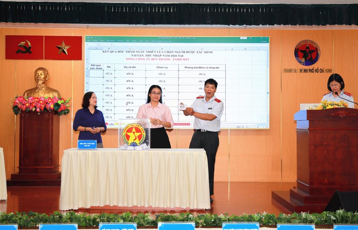 TPHCM bốc thăm lựa chọn người xác minh tài sản, thu nhập - Ảnh 1.