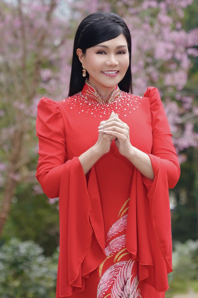 "Duyên tình", hành trình trở về với ký ức sân khấu của NSƯT Ngọc Huyền - Ảnh 1.