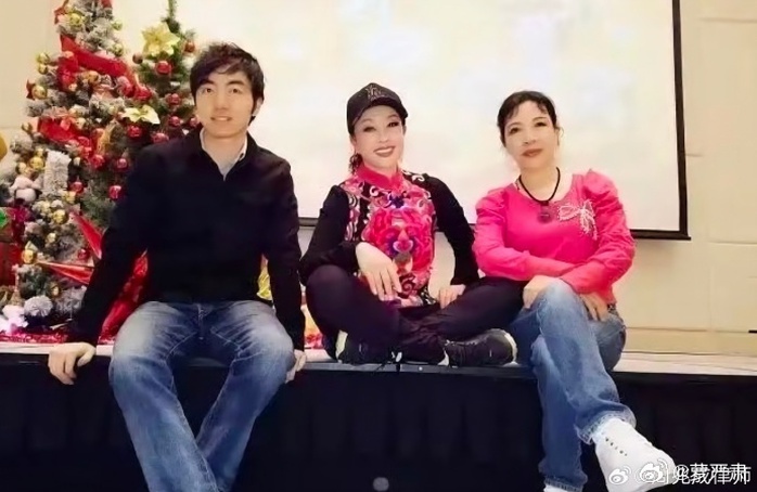 Ch&aacute;u trai Lưu Hiểu Kh&aacute;nh b&aacute;c tin l&agrave; người đồn b&agrave; qua đời - Ảnh 2.