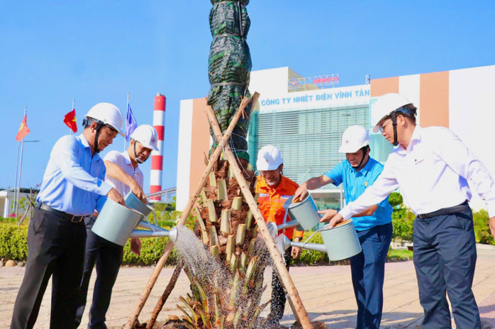 Nhiệt điện Vĩnh T&acirc;n ph&aacute;t động Tết trồng c&acirc;y, phủ xanh hơn 23 ha khu&ocirc;n vi&ecirc;n - Ảnh 3.