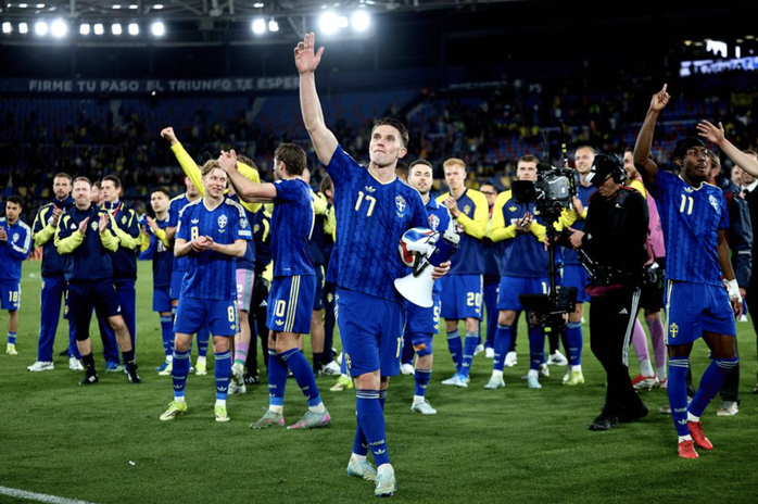 Gyokeres lập hat-trick, Thụy Điển v&agrave;o chung kết play-off World Cup - Ảnh 4.