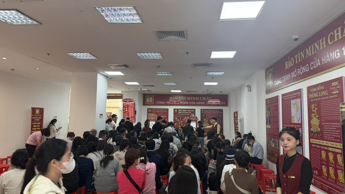 Bảo T&iacute;n Minh Ch&acirc;u mở cửa trở lại , kh&aacute;ch h&agrave;ng tranh thủ mua v&agrave;ng 2026 - Ảnh 1.