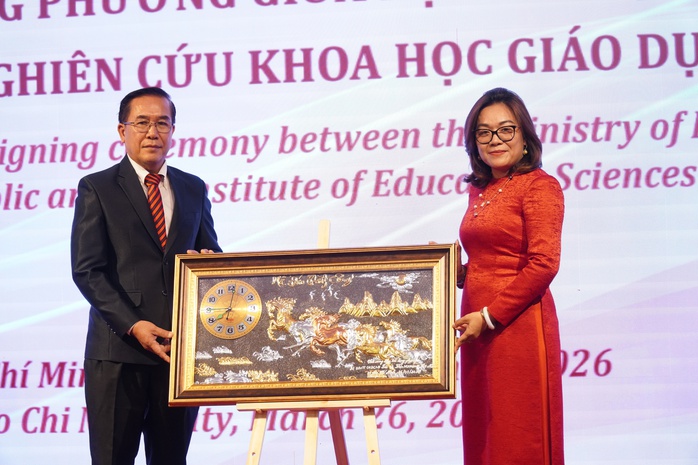 Việt Nam - L&agrave;o x&acirc;y dựng "l&aacute; chắn" bảo vệ trẻ em th&ocirc;ng qua gi&aacute;o dục  - Ảnh 2.