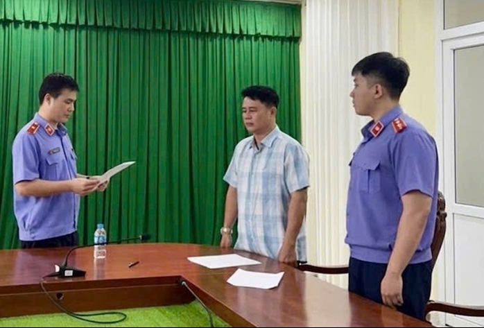 Khởi tố nguyên Phó Thủ trưởng vụ tai nạn Vĩnh Long khiến nữ sinh tử vong - Ảnh 1. Khởi tố nguyên Phó Thủ trưởng vụ tai nạn Vĩnh Long khiến nữ sinh tử vong - Ảnh 1.