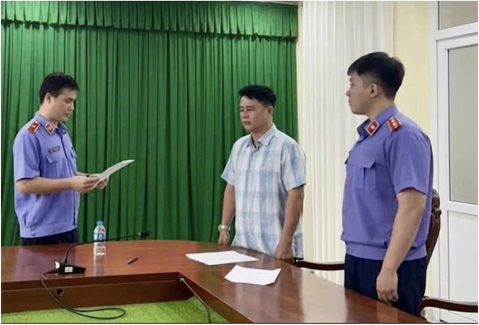 Khởi tố 2 cựu c&aacute;n bộ C&ocirc;ng an ở Vĩnh Long li&ecirc;n quan đến vụ nữ sinh tử vong - Ảnh 1.