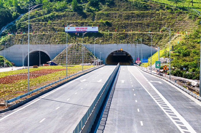 Giữa th&aacute;ng 4-2026 sẽ th&ocirc;ng xe cao tốc Quảng Ng&atilde;i - Ho&agrave;i Nhơn - Ảnh 3.