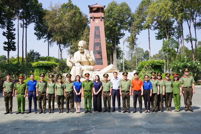 Chuỗi hoạt động ch&iacute;nh trị, giao lưu văn h&oacute;a, thể thao của Bộ C&ocirc;ng an tại TP HCM - Ảnh 12.