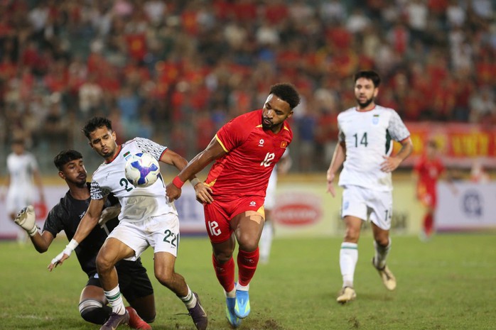 HLV Kim Sang-sik đ&aacute;nh gi&aacute; cao t&acirc;n binh Ho&agrave;ng H&ecirc;n - Ảnh 5.