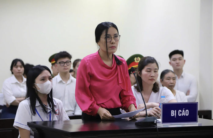 Nữ cựu Hiệu trưởng Ba Đ&igrave;nh nhận &aacute;n 3 năm t&ugrave; v&igrave; thu tiền dạy th&ecirc;m tr&aacute;i quy định - Ảnh 1.