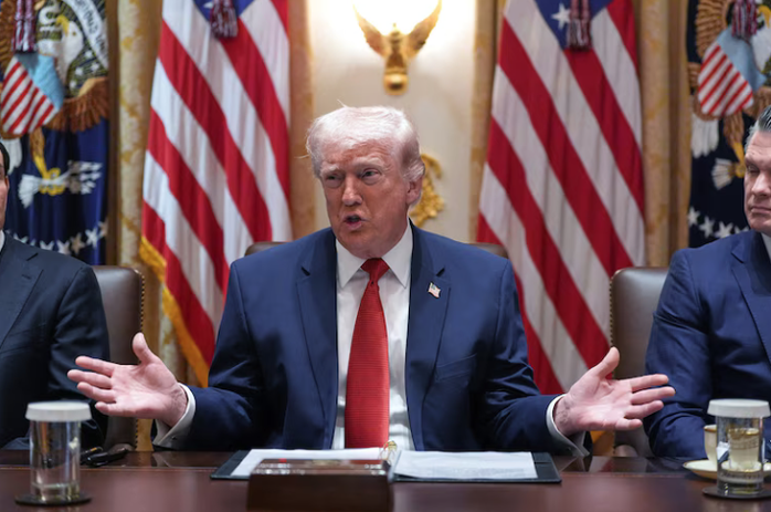 Mỹ gia hạn thời gian mở cửa Hormuz, Iran chuẩn bị chiến tranh trên bộ - Ảnh 1.