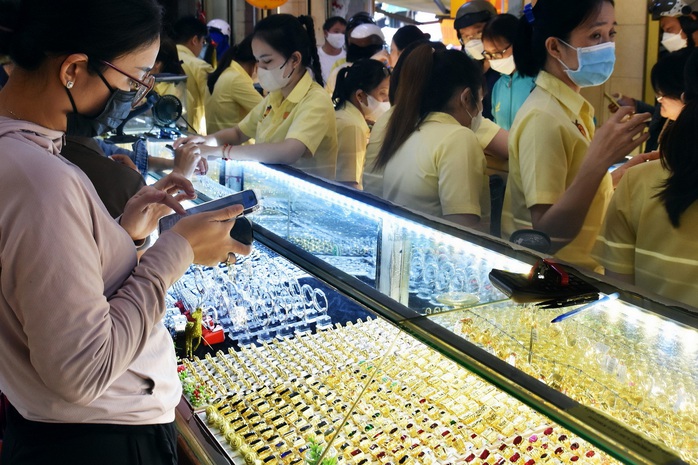 Gi&aacute; v&agrave;ng h&ocirc;m nay, 28-3: Bật tăng trở lại sau chuỗi ng&agrave;y giảm s&acirc;u - Ảnh 1.