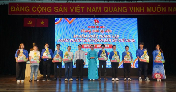 Nhiều trường ĐH chung tay xây dựng sân chơi cho thanh thiếu nhi phường Tân Hưng - Ảnh 3.