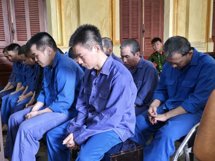 Quyền lực ảo, sa ng&atilde; thật - Ảnh 1.