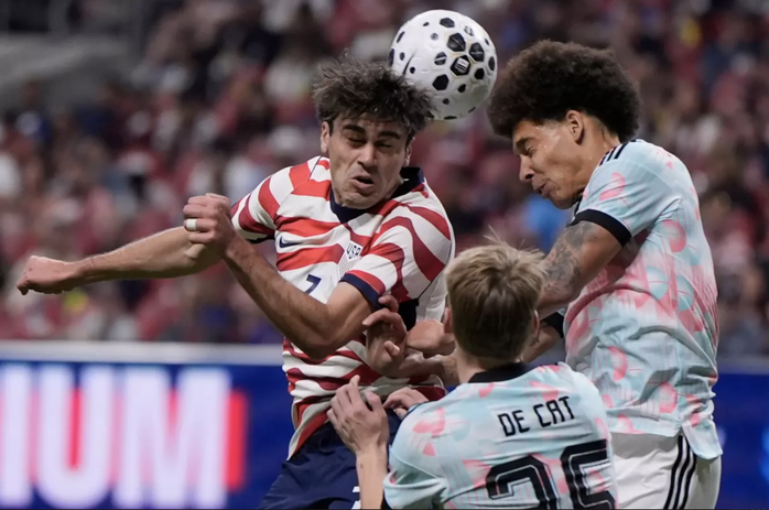 Bỉ ph&ocirc; diễn sức mạnh, thắng nghiền &eacute;p đồng chủ nh&agrave; World Cup - Ảnh 1.