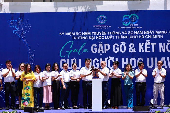 Phi&ecirc;n đấu gi&aacute; g&acirc;y quỹ gần 500 triệu tại ULAW c&oacute; g&igrave; đặc biệt? - Ảnh 5.