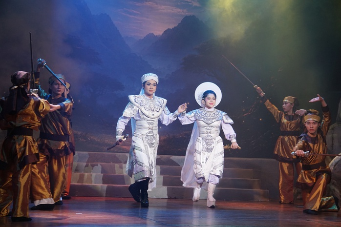 Thanh Thanh T&acirc;m tạo được sự m&atilde;n nh&atilde;n với "Tự t&igrave;nh qu&ecirc; hương &ndash; cải lương t&acirc;m sử" - Ảnh 6.