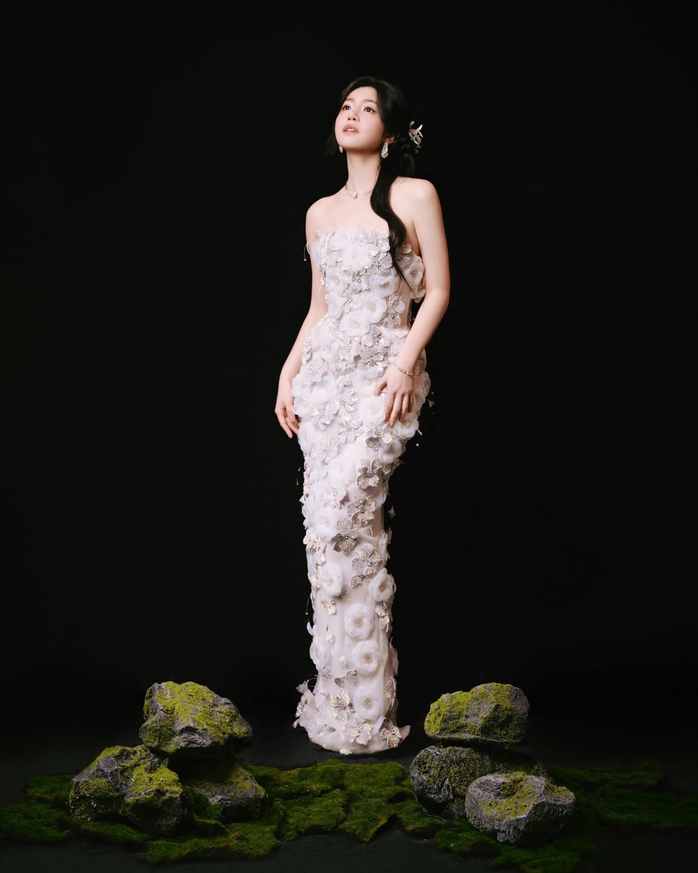 "Tiểu Long Nữ" Trần Nghi&ecirc;n Hy khoe sắc trong thiết kế Việt - Ảnh 3.