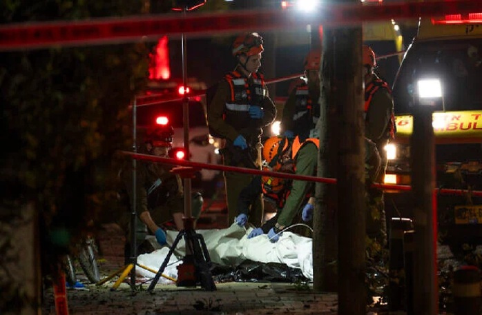 Chiến sự Trung Đ&ocirc;ng ng&agrave;y 28-3: Israel tuy&ecirc;n bố tấn c&ocirc;ng 3 nh&agrave; m&aacute;y vũ kh&iacute;, hứng mưa t&ecirc;n lửa từ 3 nước - Ảnh 1.