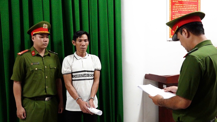 Khởi tố 2 đối tượng chống người thi h&agrave;nh c&ocirc;ng vụ khiến thiếu t&aacute; c&ocirc;ng an x&atilde; hi sinh - Ảnh 2.